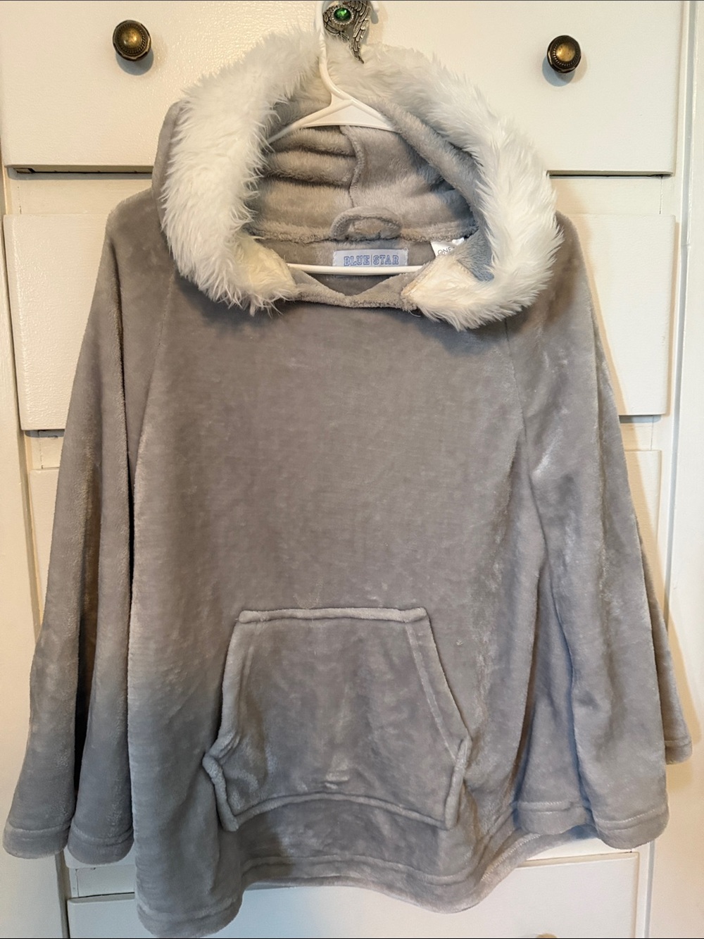 Silver Jeans Light Gray Plush Hooded Pullover with Faux-Fur Trim. One size